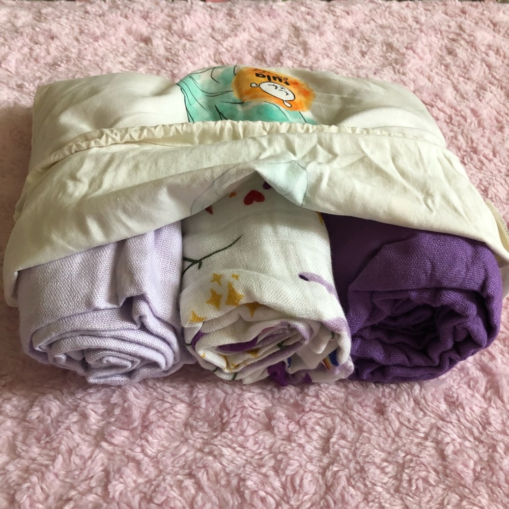 NWT Tula Blankets “Prance”